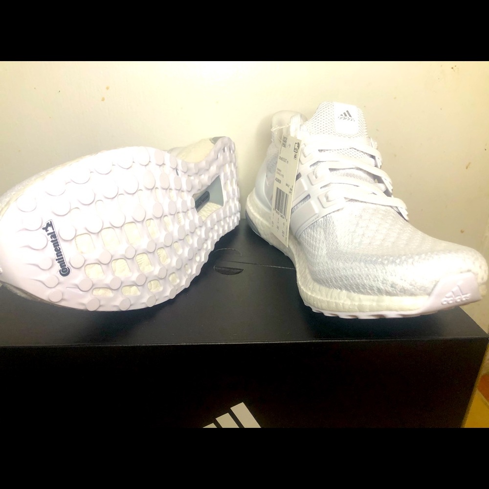 ⚠️SOLD⚠️ Adidas UltraBoost 2.0| Triple White